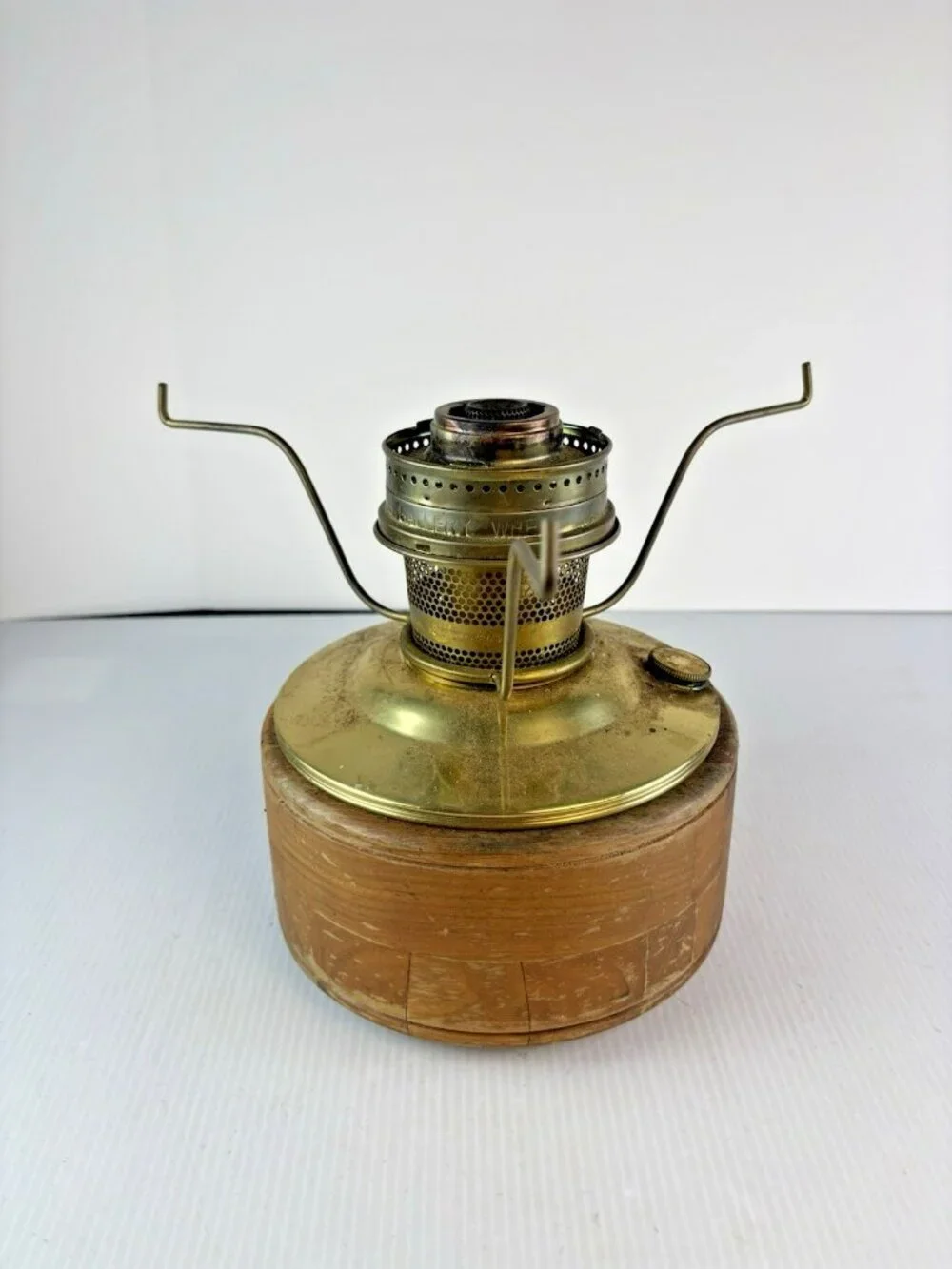 Vintage Aladdin Model 23 Regency Walnut Brass Lamp Sextant Inlay No Chimney